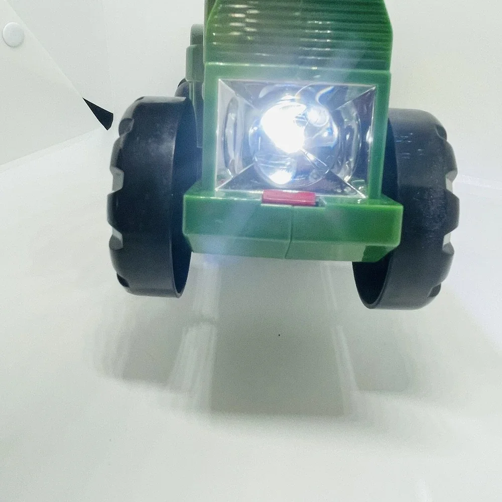 Learning Curve‎ John Deere Green Flashlight Toy Light Sounds Pop Up Hood Rolling
